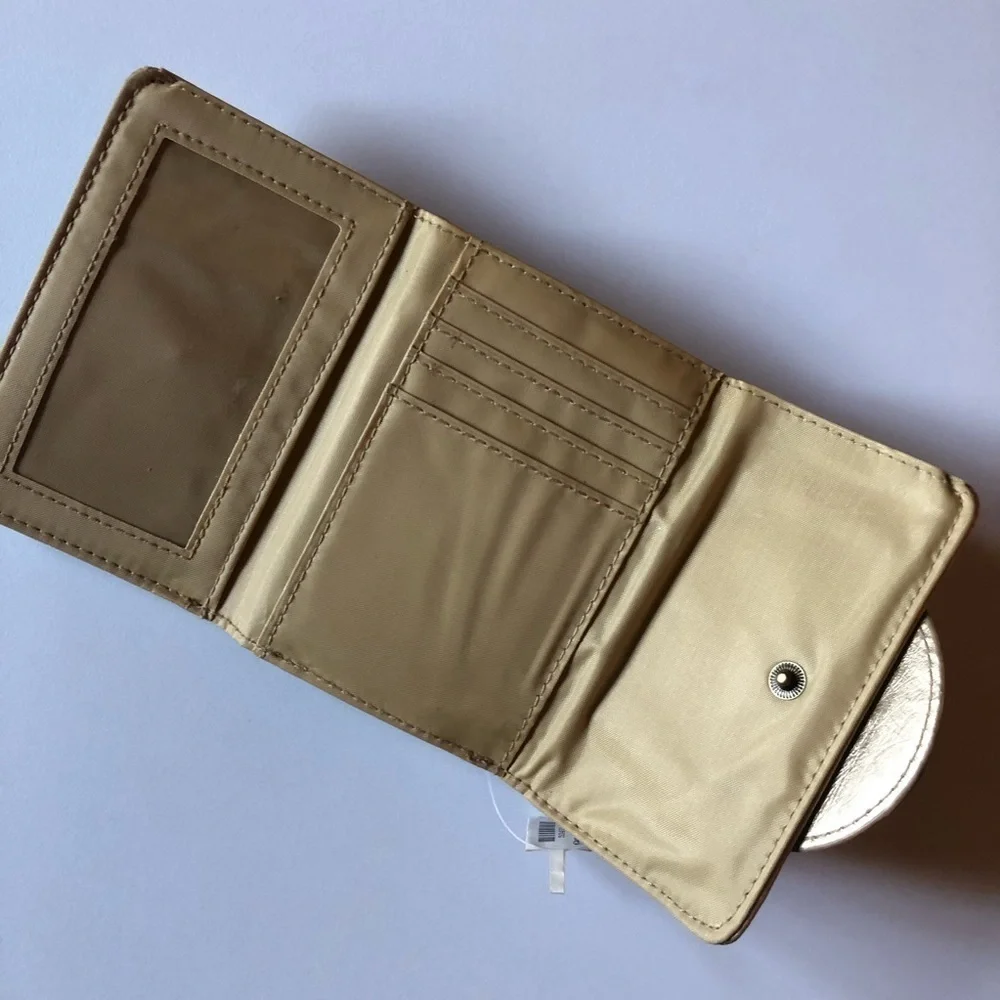 NWT 3/$25 🍄 Gold Trifold Wallet